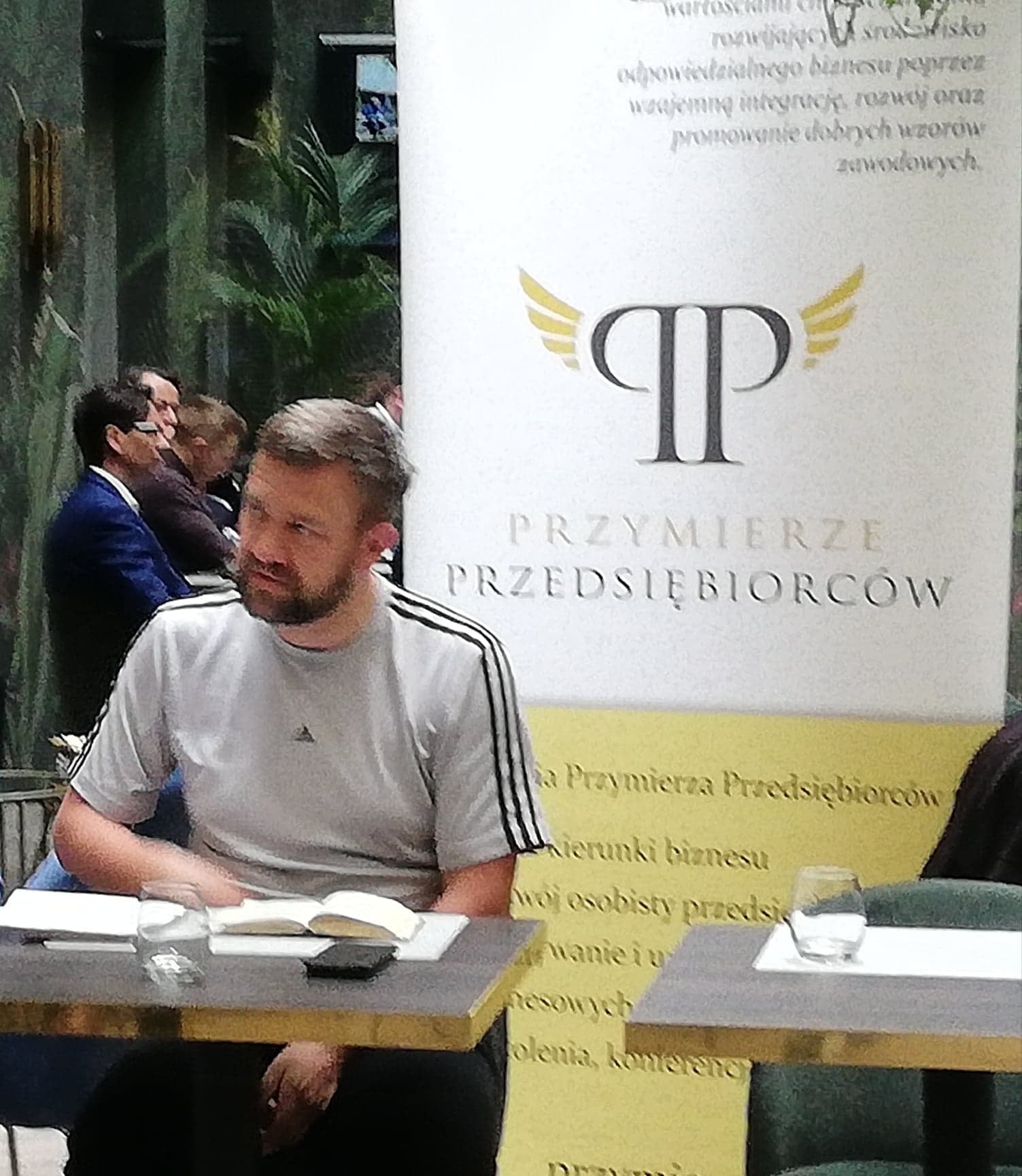 Śniadanie z o. Dariuszem Piórkowskim